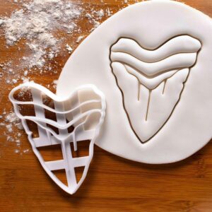 Megalodon Tooth Cookie Cutter | Realistic Shark Tooth Design for Unique Cookies, Perfect for Surfing Parties, Baking Crafts, and Shark-Themed Treats (ONLY TOOTH)