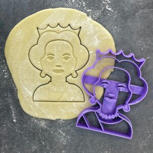 Queen Elizabeth II Cookie Cutter Shape for Making Shortbread Biscuits Royal British Theme Baking Sugar Paste Fondant Cake Decoration Ideal for Tribute Parties Historical Events Homemade