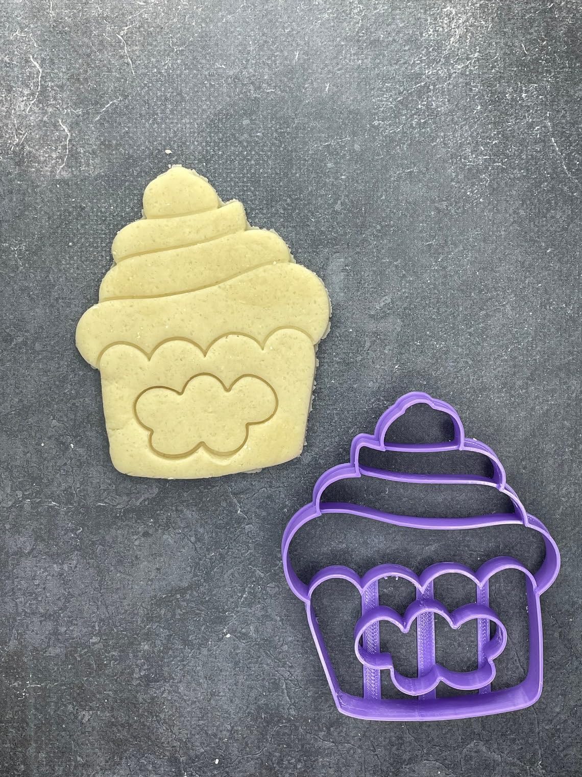 Cupcake Cloud Cookie Cutter for Shortbread Cookies Pastry Sugar Paste Dough Cake Decoration Cupcake Top Shape for Baking Projects Birthday Party Favors Homemade Kitchen Tool
