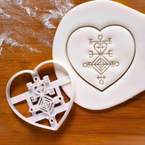 Love Charm Cookie Cutter | Heart-Shaped Biscuit Cutter | Romantic Baking Tool for Valentine's Day, Weddings, and Special Occasions | Sweetheart Fondant Cutter for Creative Treats (ONLY ONE)