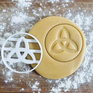 Black Triquetra Celtic Knot Cookie Cutter Wiccan Wicca Symbol Biscuit Cutter Trinity Knot Pagan Luck Gaelic Nordic Viking Cookie Stamp Pastry Fondant Dough Clay Tool