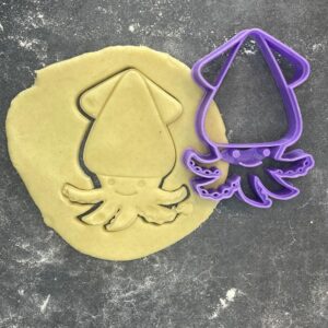 Squid animal cookie cutter for baking shortbread biscuits, fondant shaping, sugar paste cutting, sea creature pastry decoration, marine life themed cake design, homemade dessert