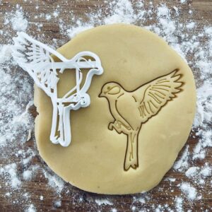Black Sparrow Cookie Cutter Flying Bird Embossed Stamp Spring Baking Tool Fondant Clay Cutter DIY Party Favors Home Baking Creative Bird and Nature Inspired Cookies