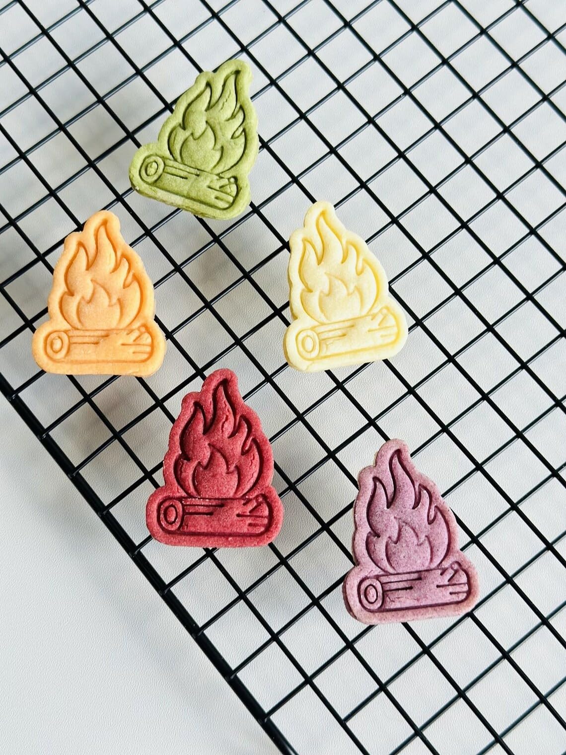 Black Campfire Cookie Cutter Fall Camping Fire Cookie Cutter Stamp Set Bon Fire Shape Baking Tool for Cookies Fondant Cake Decorating Outdoor Party Treats Kitchen Baking Accessory - Image 7