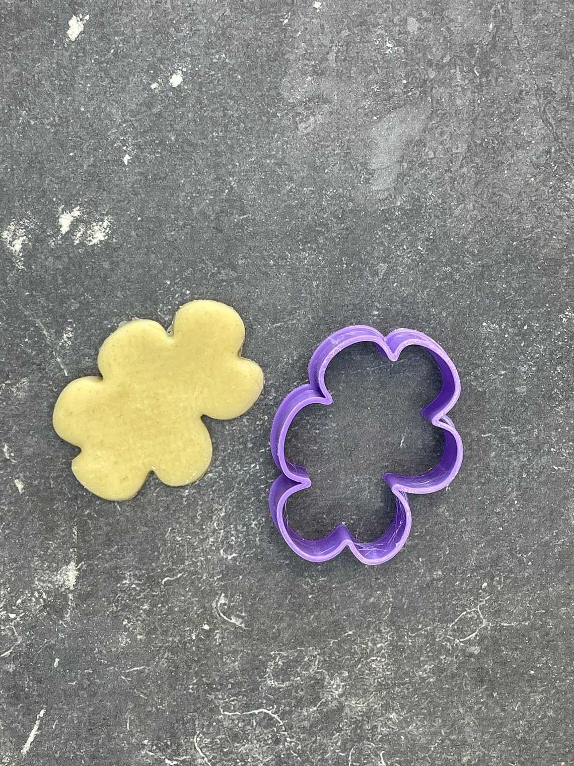 Small cloud shape cookie cutter for baking shortbread biscuits, fondant cutting, sugar paste shaping, sky themed cake decoration, dreamy pastry crafting, homemade dessert decorating - Image 2