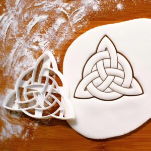Triquetra Celtic Knot Cookie Cutter | Create Unique Icovellavna Biscuit Designs | Insular Art Pattern Cutters for Baking, Celtic-Themed Cookies, and Traditional Irish Treats (ONLY TRIQUETRA)