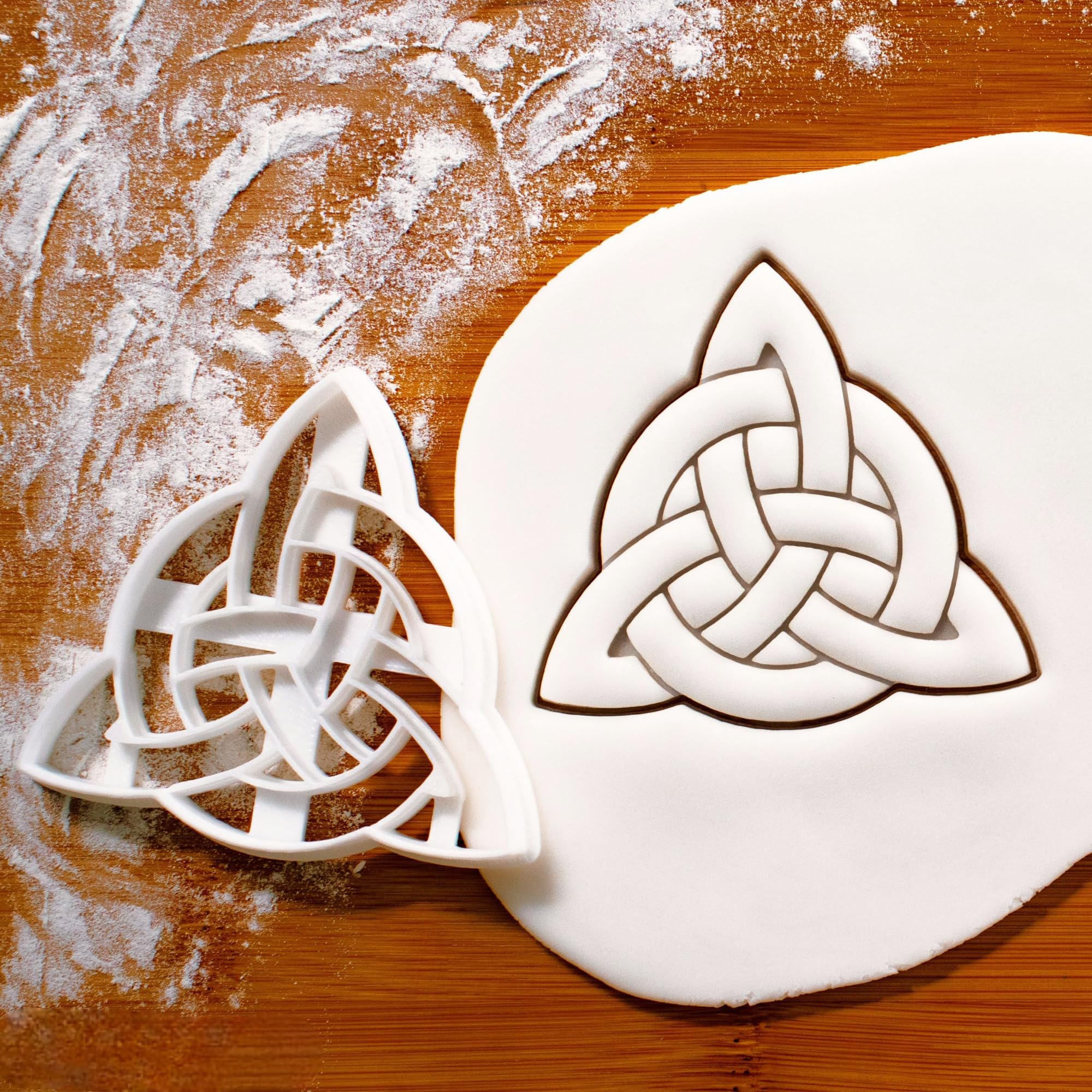 Triquetra Celtic Knot Cookie Cutter | Create Unique Icovellavna Biscuit Designs | Insular Art Pattern Cutters for Baking, Celtic-Themed Cookies, and Traditional Irish Treats (ONLY TRIQUETRA)