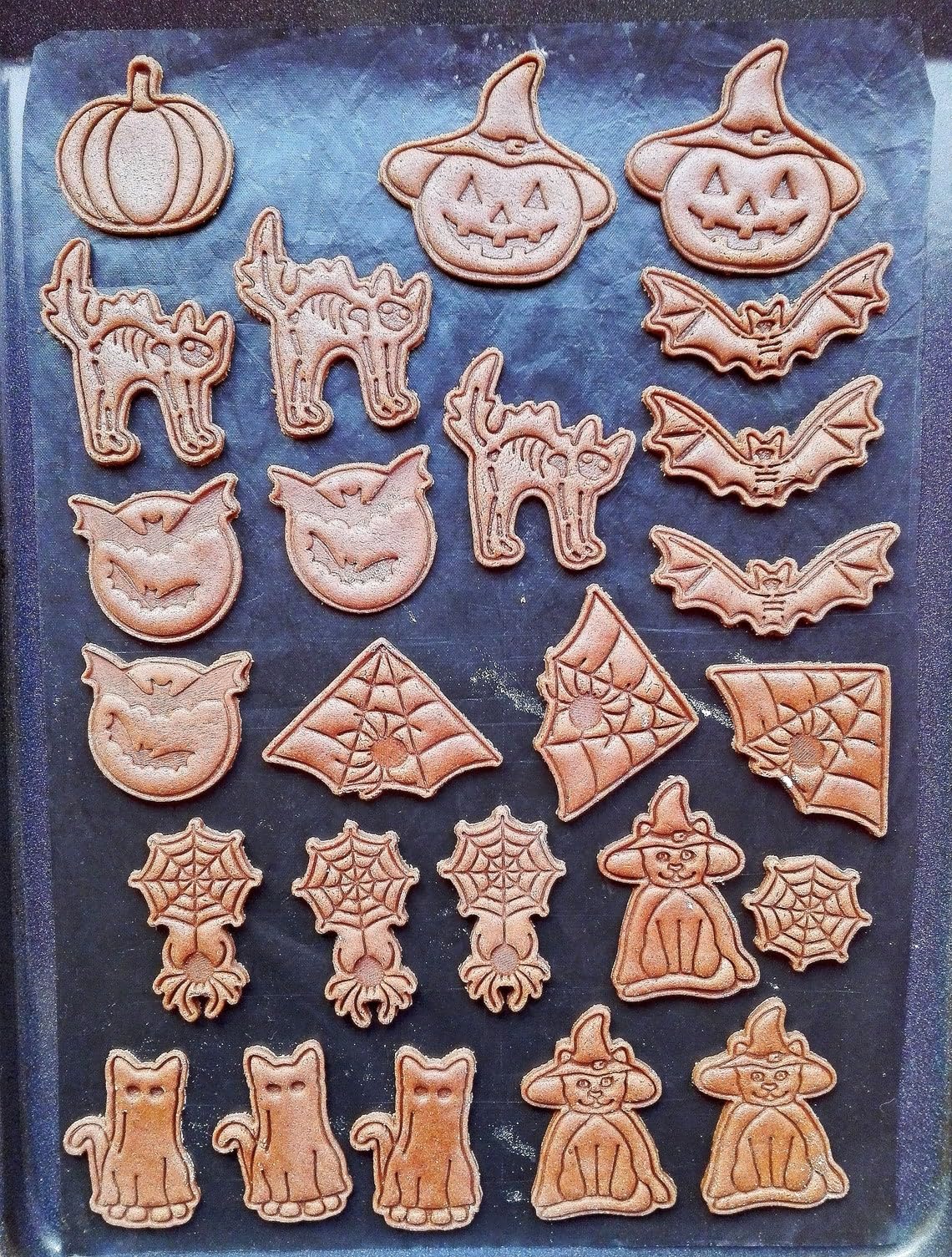 Cat in costume ghost cookie cutter set for making shortbread cookies fondant biscuits sugar paste cake decorations perfect for Halloween baking spooky desserts party treats crafts - Image 4
